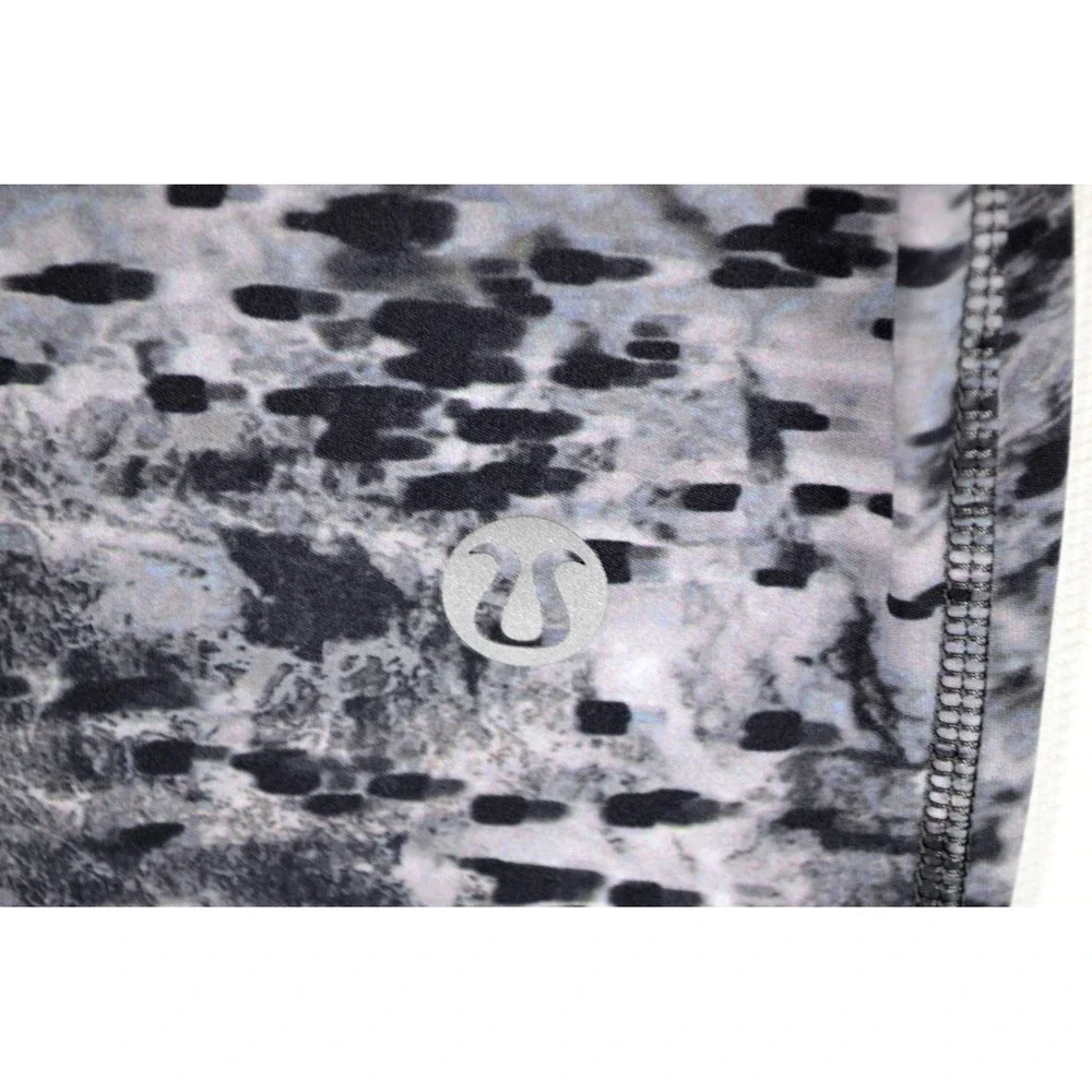 Lululemon Leggings Women's Size‎ 8 Black & Gray Camouflaged  Inseam 23